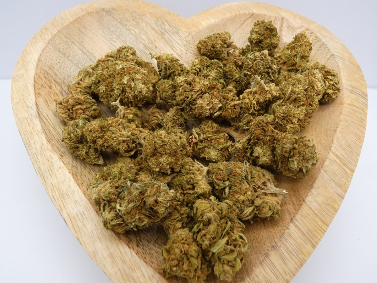 CBD-Blüten Cookies in Herzschale